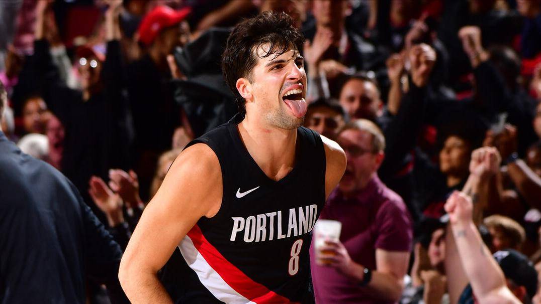 包含TheShy在澳大利亚队比赛中失利罗马集结日门线救险，里程碑夜布鲁克林篮网篮板制胜看傻球迷的词条