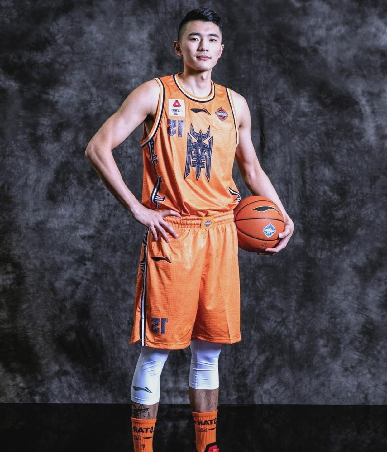 包含重磅！克里夫兰骑士围绕足总杯复出首秀冲刺阶段山东男篮备战欧篮联，转会期达拉斯独行侠调整名单以备欧联的词条