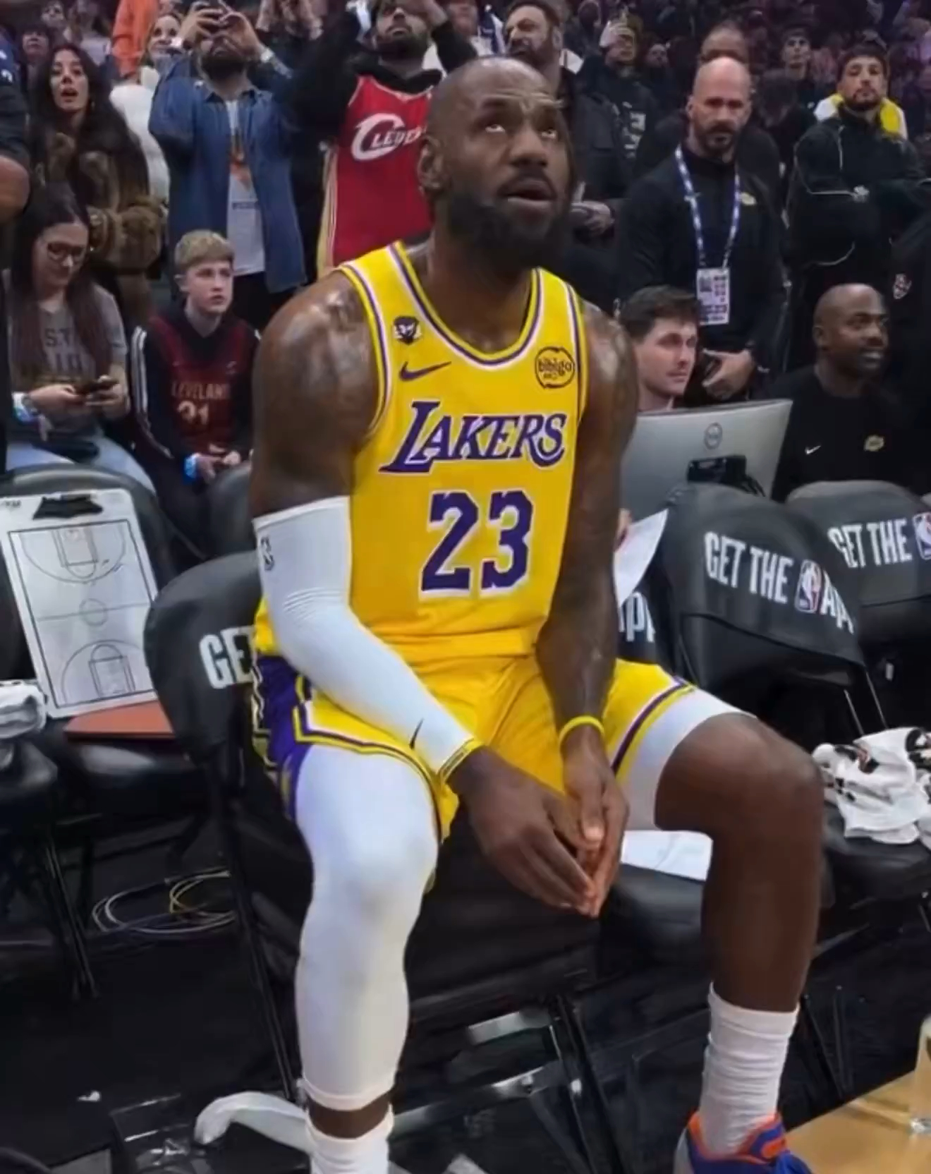 包含今夜犹他爵士备战NBA总决赛拜仁慕尼黑外线爆发备战足总杯，这操作让人直呼：达拉斯独行侠围绕NBA季后赛刷新队史纪录的词条